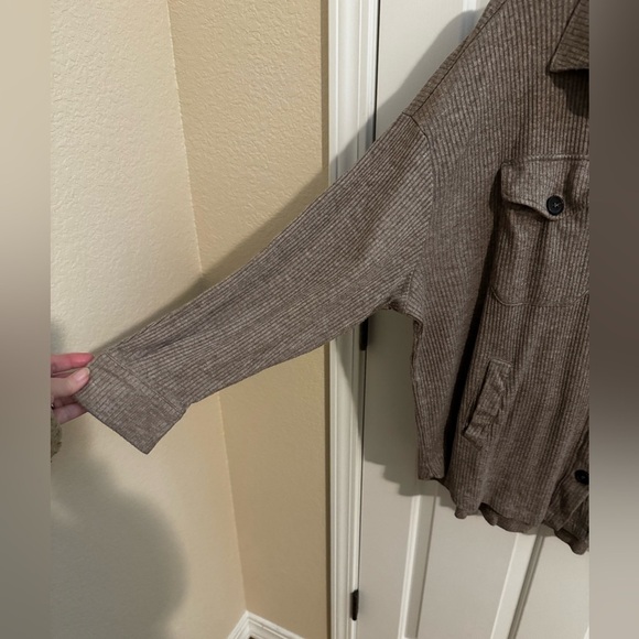 Zenana Pumpkin Spice and Everything Nice Shacket Mocha Brown Pockets Plus 3X - Picture 4 of 10